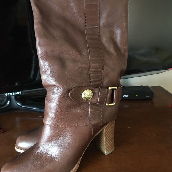 Elegant Classy Coach 👢 Boots - Picture 3 of 8